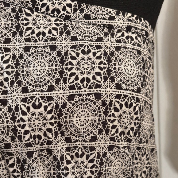 Buttons Black and White Geometric Maxi Dress - Picture 3 of 7